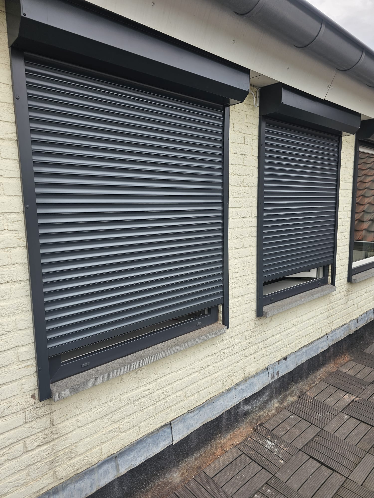 Anthracite uPVC window frames with roller shutters installed in Veldhoven