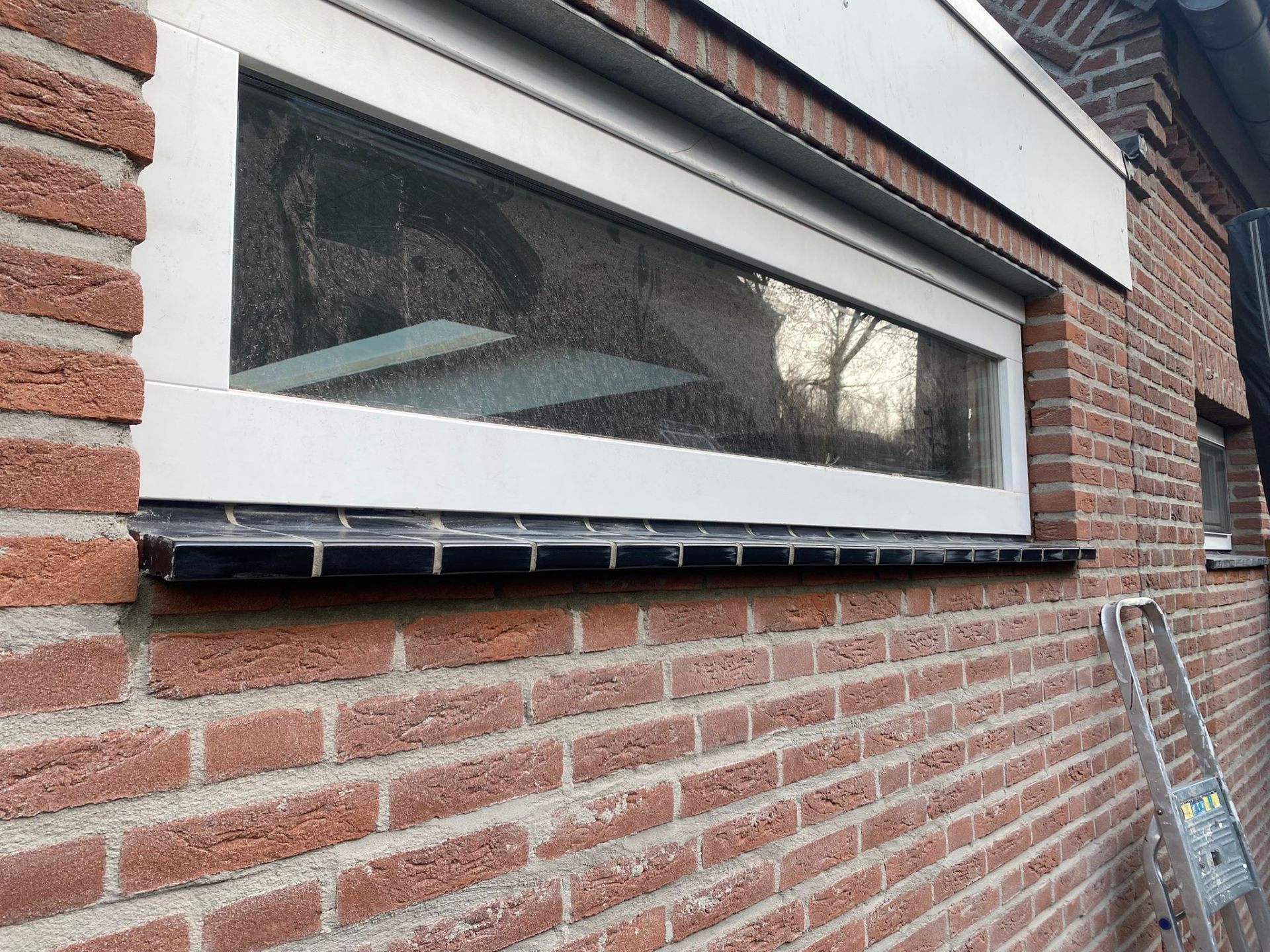 Nieuwe kozijnen buitenzijde uitbouw Veldhoven
